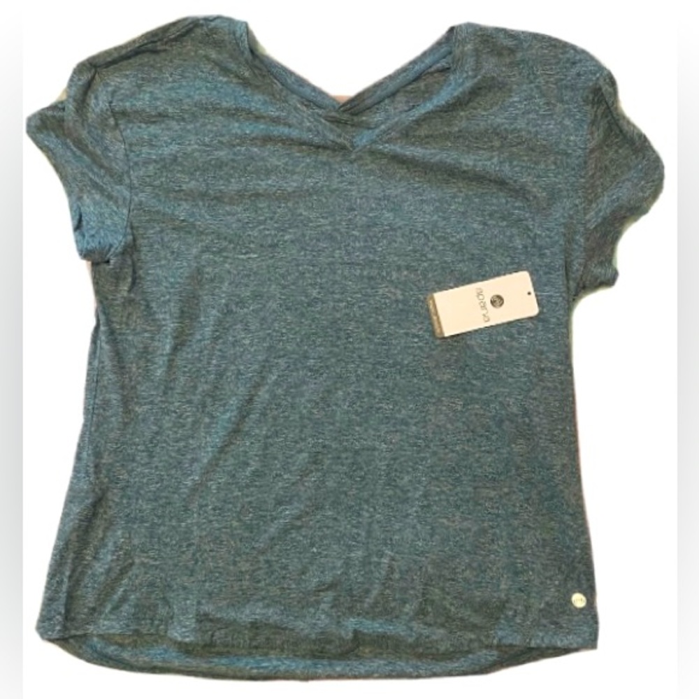 💚APANA💚Green Short sleeved V-neck workout/ Yoga Tee in Medium. New with tags.